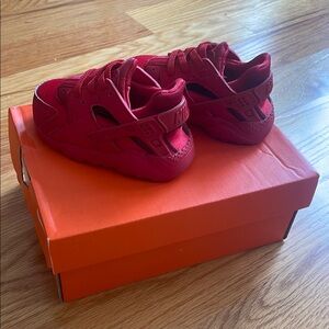 Nike Kids huarache sneakers size 5C Red Mint boys girls